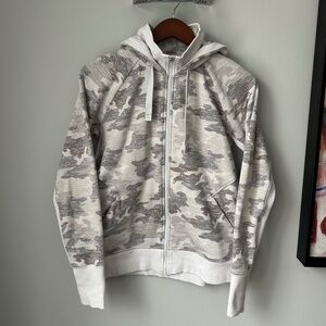 Athleta Triumph Hoodie Grey Camo Size Medium
